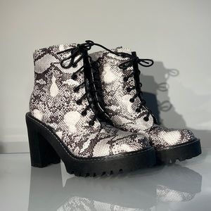 ⭐️HOST PICK⭐️ NWOT Madden Girl Snake Print Boots